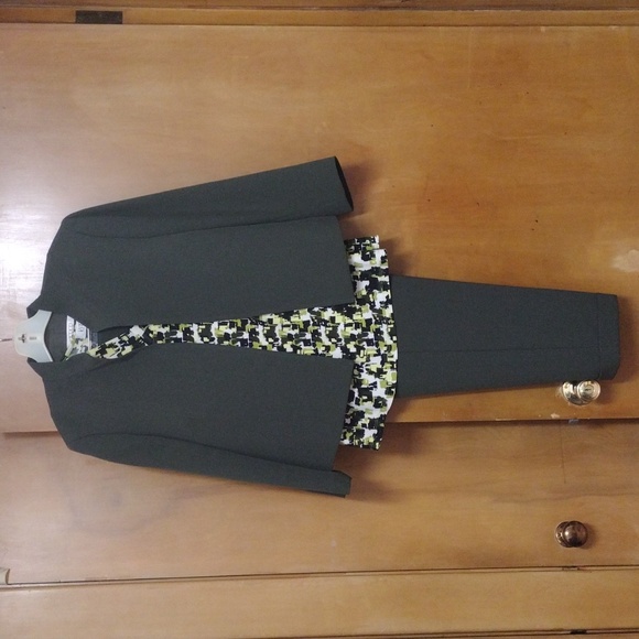 Stylish Dark Green Suit Outfit, Blazer, Blouse, Slacks - Picture 1 of 5